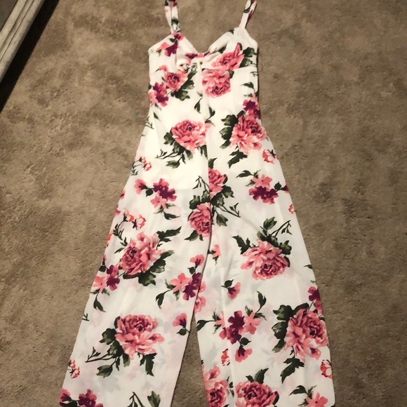 NWT floral romper Size M - Picture 1 of 5